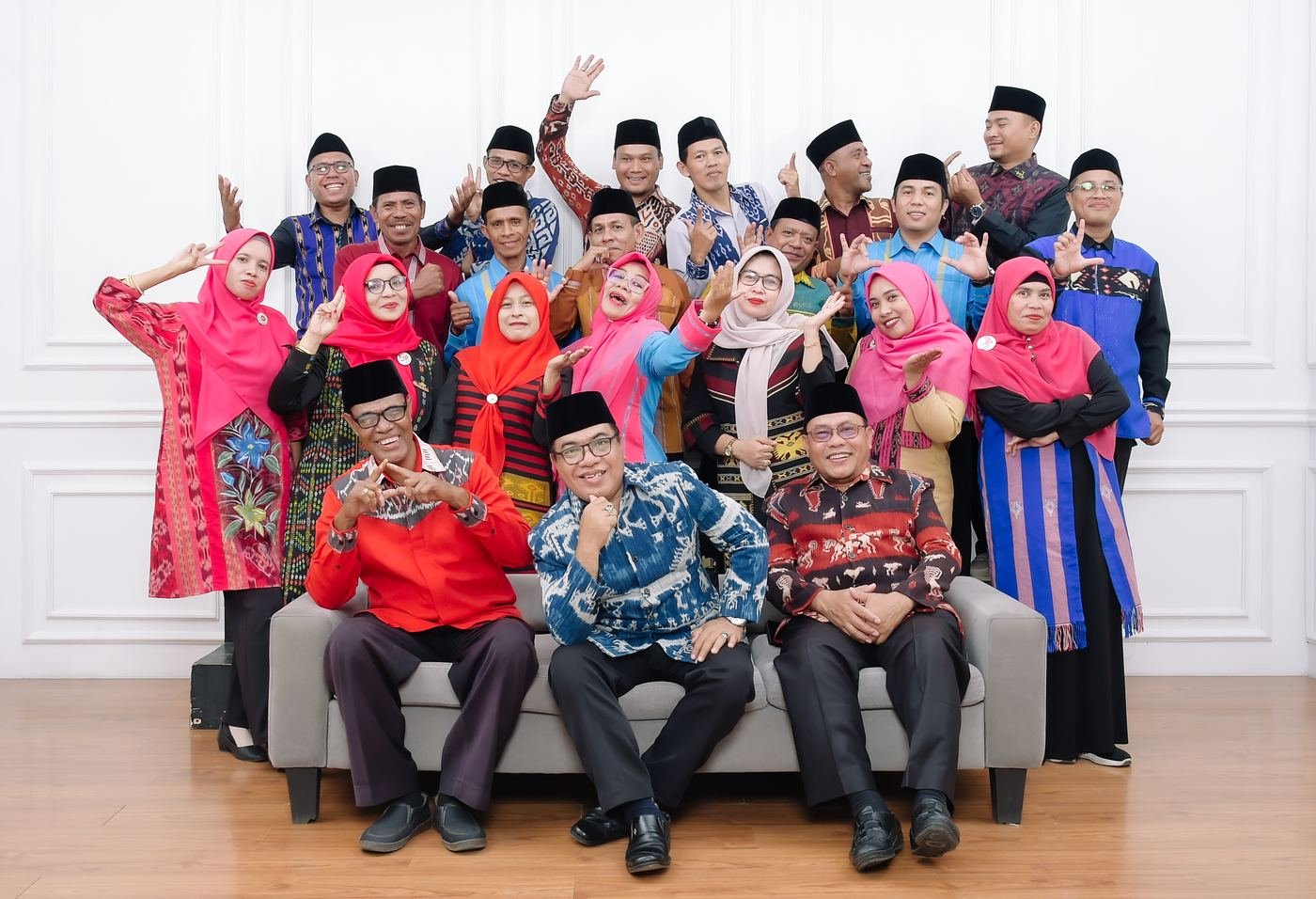 Foto bersama staf Bidang Pendidikan Islam Kanwil Kemenag NTT